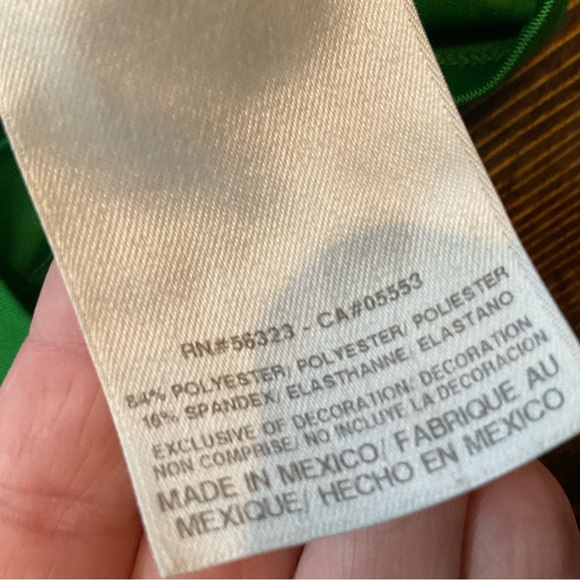 Nike Vivid Green Short Sleeve Tee. See flaw last photo. - Picture 10 of 12